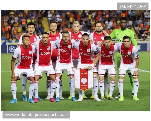 阿贾克斯锁定东欧高速边锋，荷甲传统豪门持续年轻化引领足球新潮流