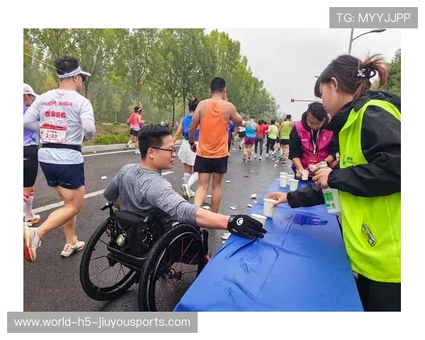 马拉松沿途志愿者集体爆发救援，让赛事温度翻倍