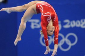 九游娱乐网站体验棒-伴随着切尔西1-0热刺，阿森纳2-0，利物浦2-0，英超最新积分榜出炉，英超集锦利物浦